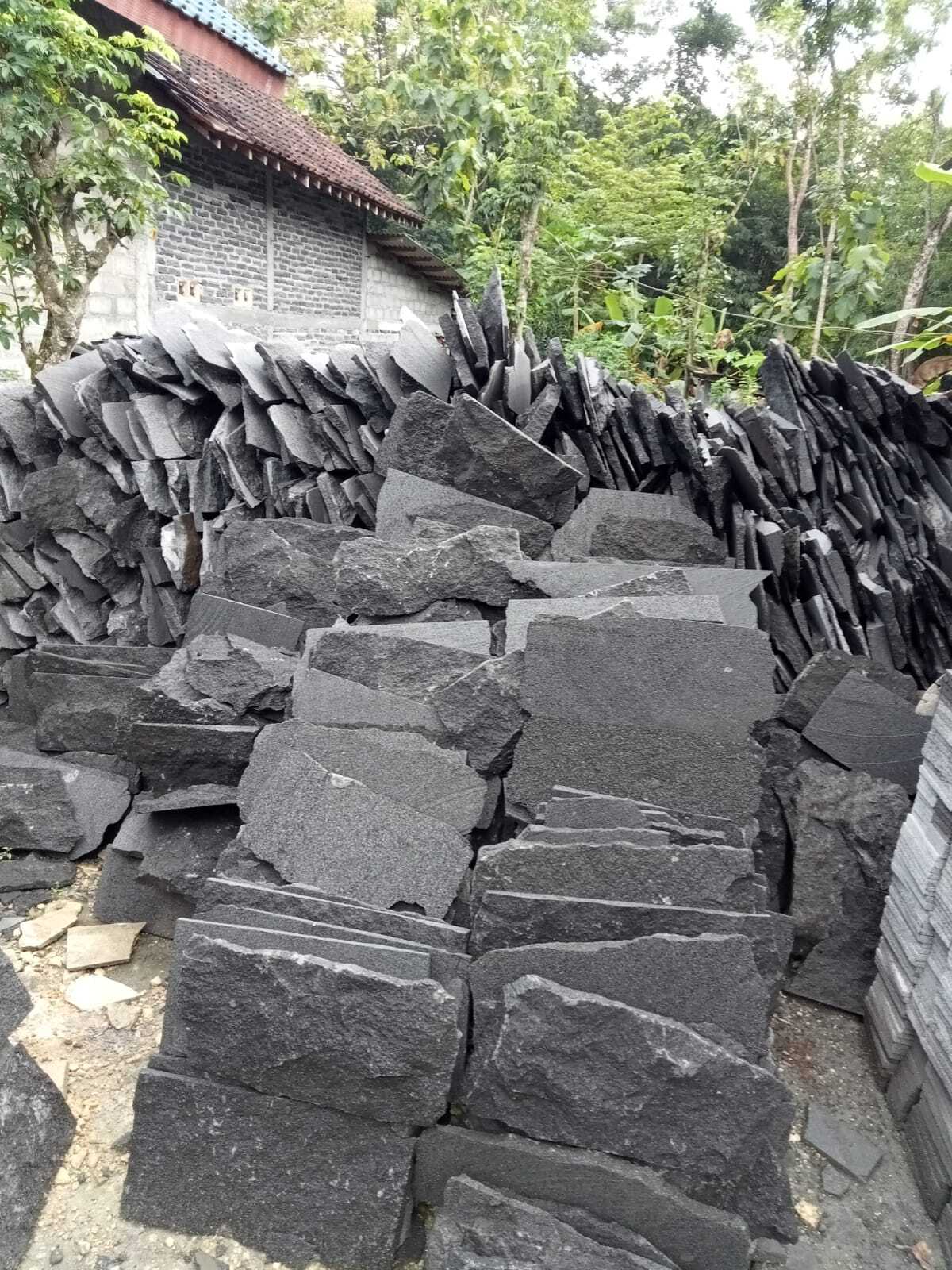 Random Acak Candi dengan pola unik dan karakter Indonesia untuk villa dan cafe bergaya etnik